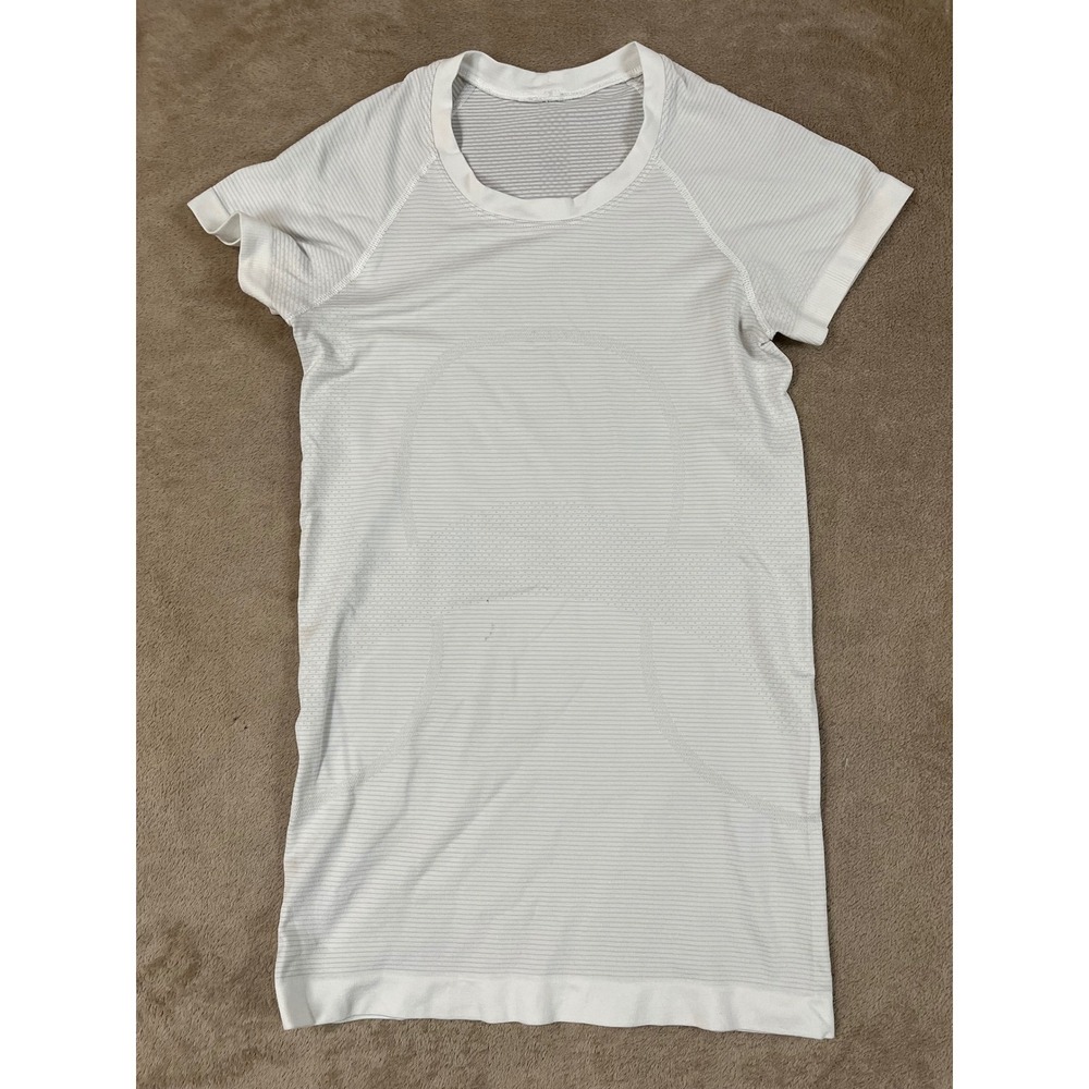 Lululemon Tshirt Womens size 4 Small White Crew neck stretch Short sleeve EUC